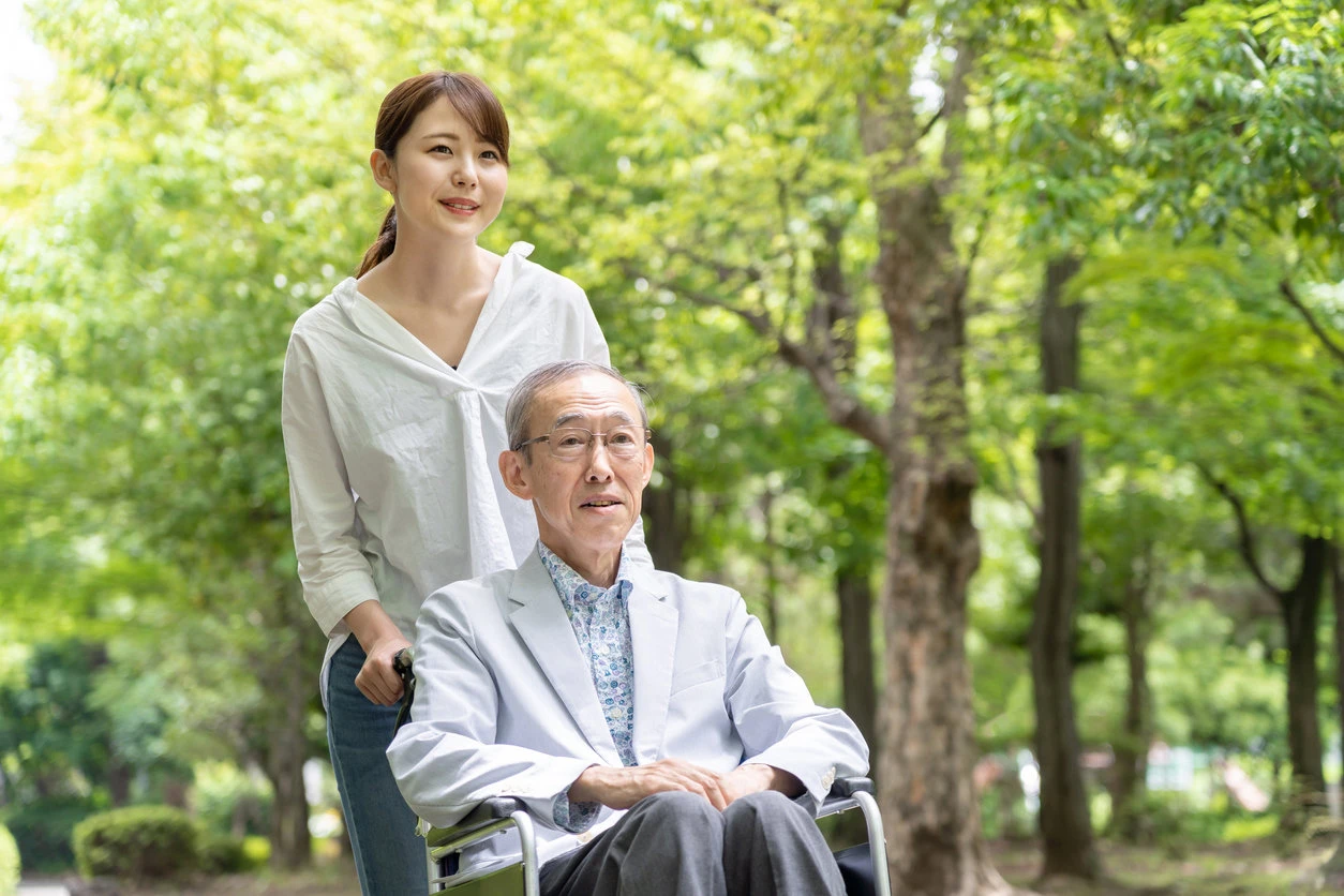 氷河期世代に直撃　「働きながら介護」が企業を揺るがす大問題になりゆくワケ
