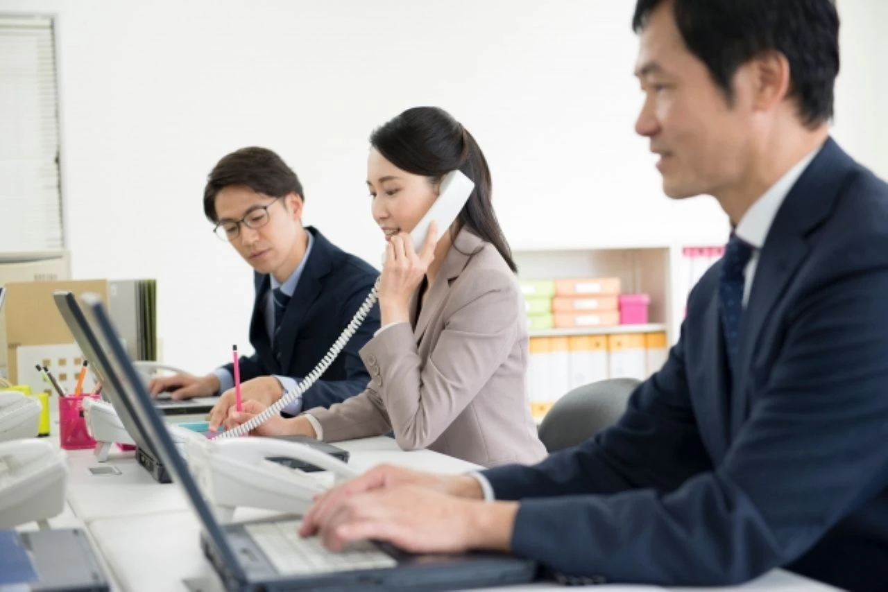 確認、問い合わせ、督促……労務担当者を疲弊させる「名もなき業務」　DXが進んでも解決しないワケ