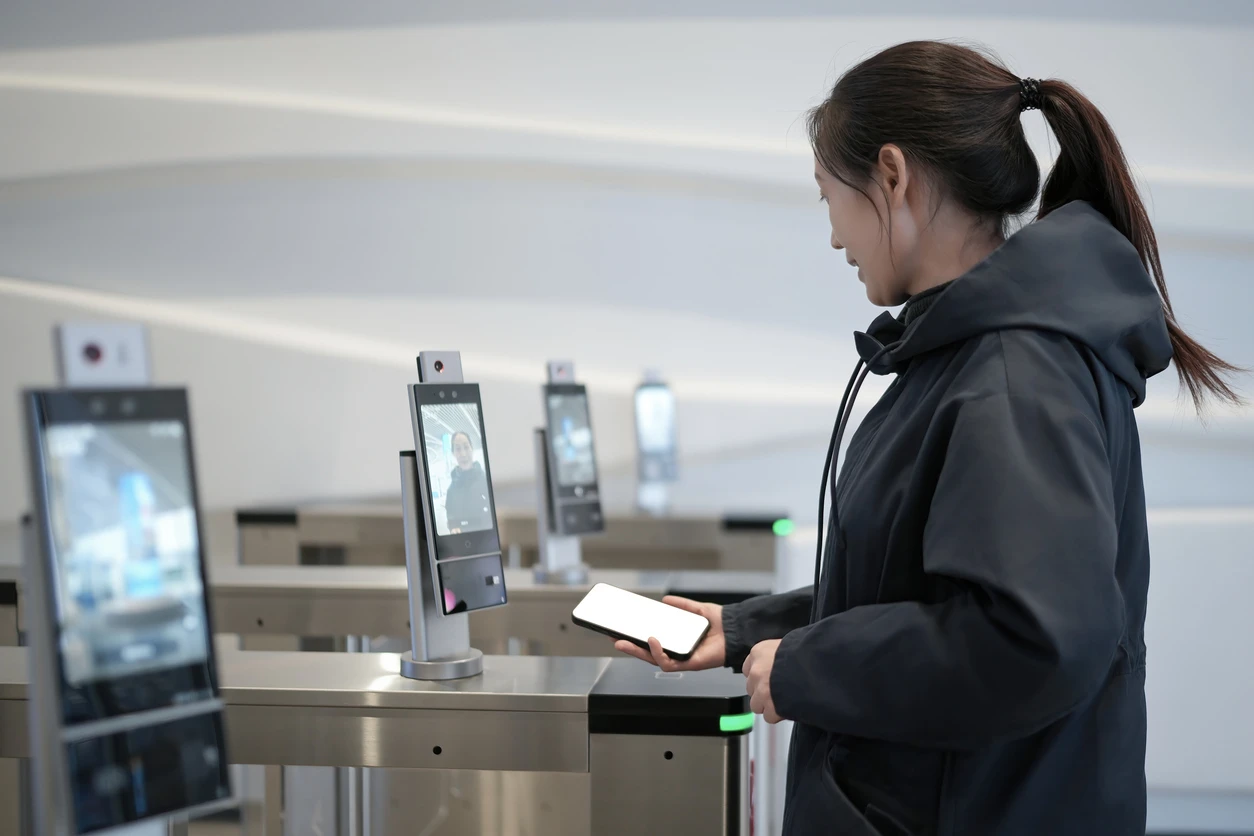顔認証、社会インフラ領域で利用経験3割　利用者が重視するのは？